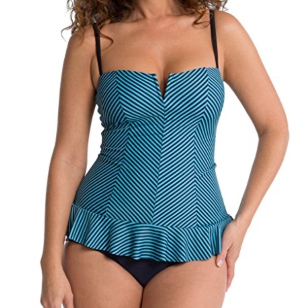 Spanx Ruffle swim dress one piece striped women’s 8 EUC
